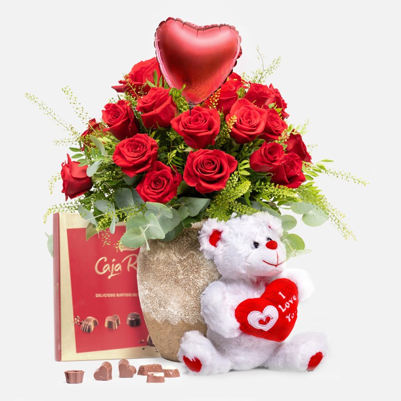 CAJA EN FORMA DE CORAZÓN CON ROSAS, PELUCHE Y CHOCOLATES.